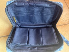 Trousse de toilette ou pochette BATIK KERIS en très bon état