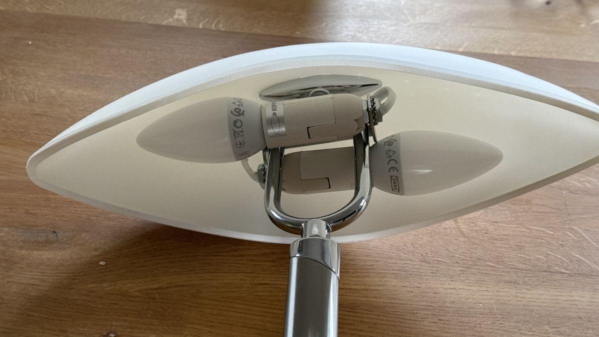 Lampes: Tischleuchte weiss Metall 2 x E14 – Neuf (Voir description) à Othmarsingen par Valser48 2