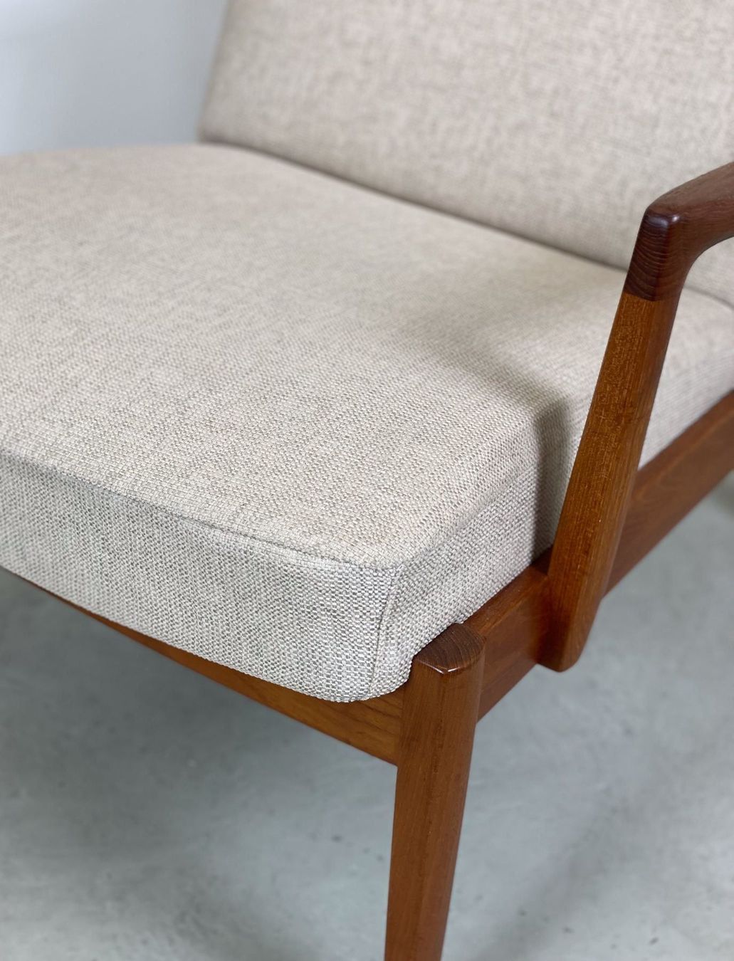 Poltrone: Danish Teak Easy Chairs Kindt Larsen 60s – Usato da Basel venduto da MidMod20C 7