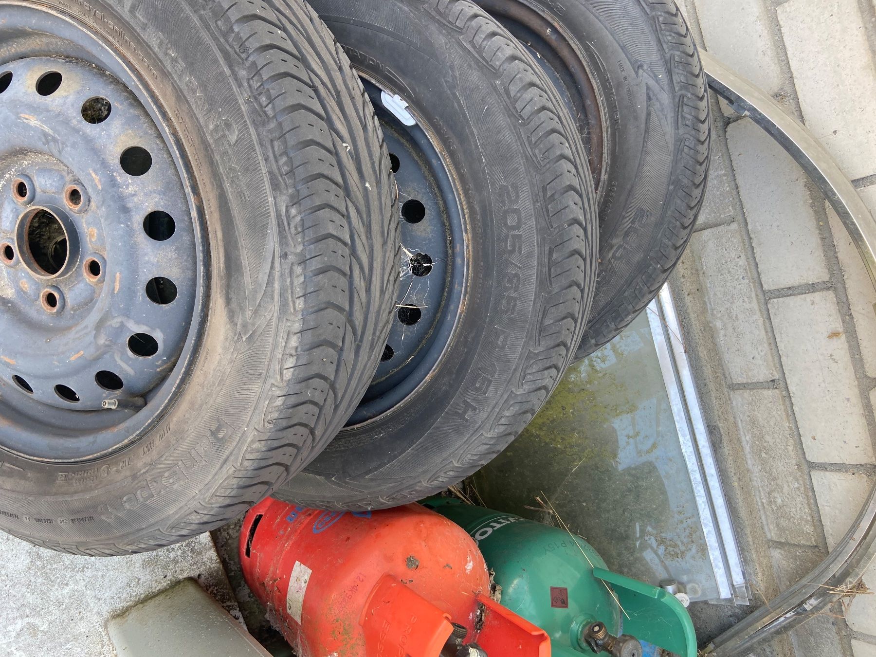 Honda Pneus & Roues: Pneu a donner Honda – D'occasion à Châtelaine par argentina 1