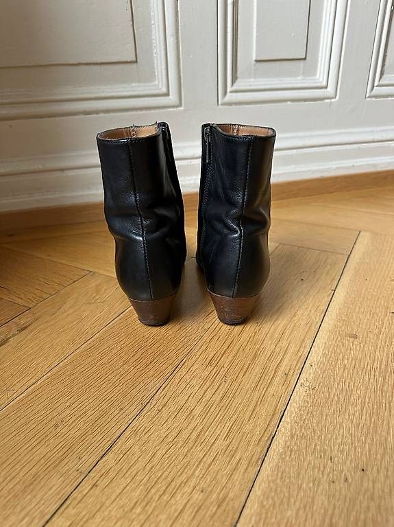 Damenschuhe: WOMEN by COMMON PROJECTS Ancle Boots – Gebraucht aus Basel von Batu 1