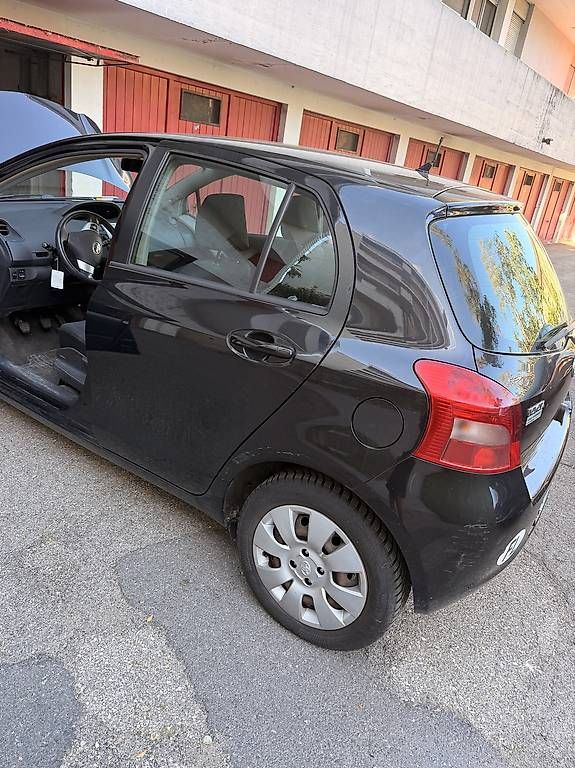 Automobili: Toyota Yaris  – Usato da Neuchâtel venduto da Karl_M 4