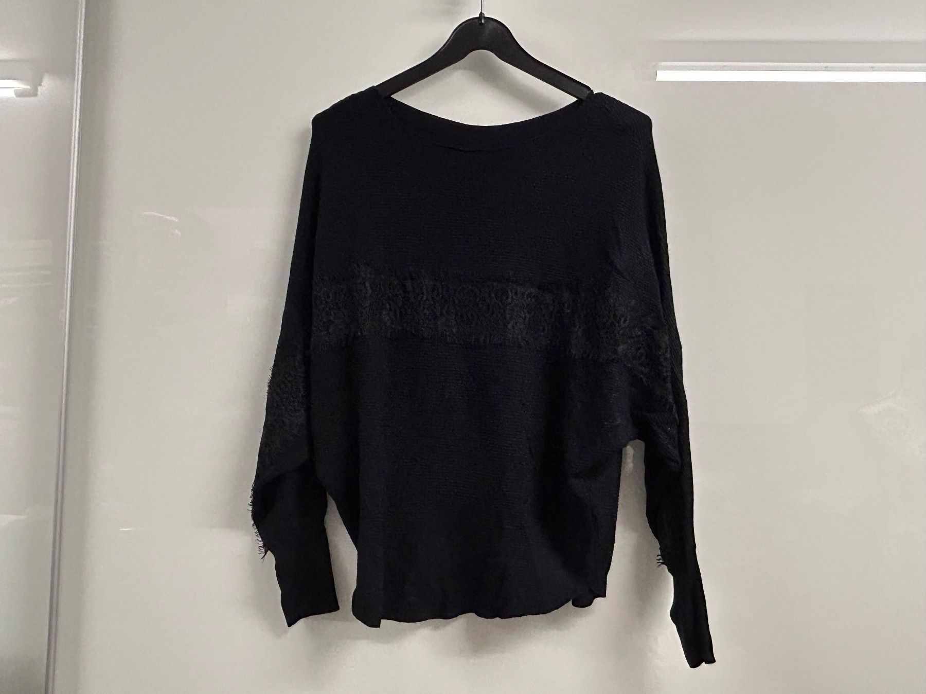 Maglioni & Felpe: Fledermaus Ärmel schwarze Pullover mit Spitze One Size Neu – Nuovo e nell'imballaggio originale da Regensdorf venduto da Spyke55