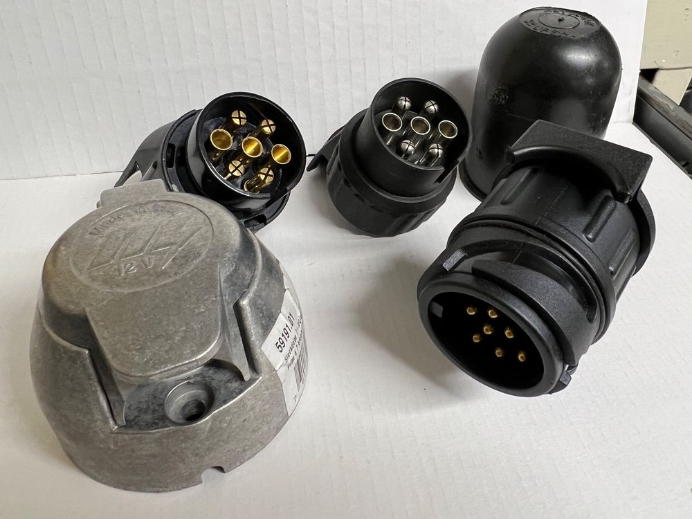 https://img.ricardostatic.ch/images/103fbe06-2769-4bb9-aef9-c630d319cf5f/t_1000x750/diverse-kfz-anhanger-stecker-adapter-13-7-pin-12v
