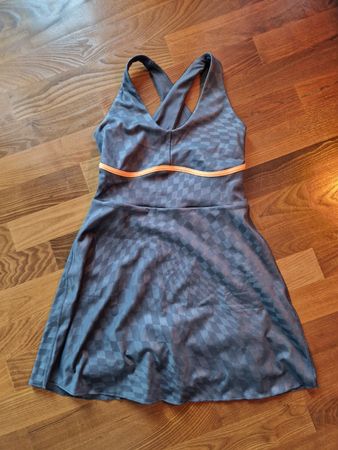Sportliches Kleid mit Karomuster - Grösse S - Neu!