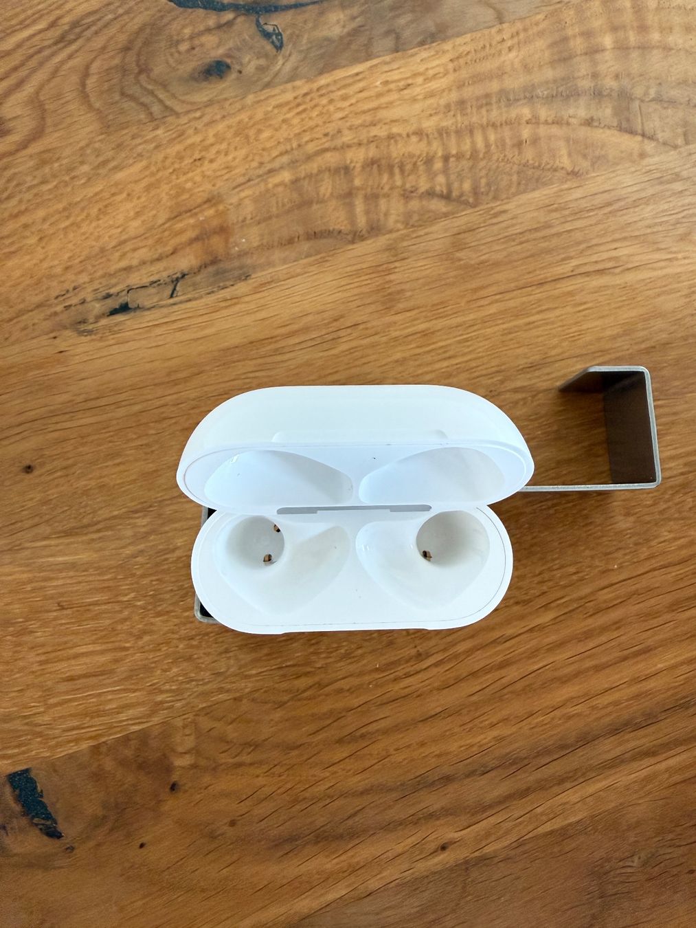 Apple Cuffie: APPLE AirPods 4 Charging Case ANC – Usato da Lausanne venduto da Nine1982 1