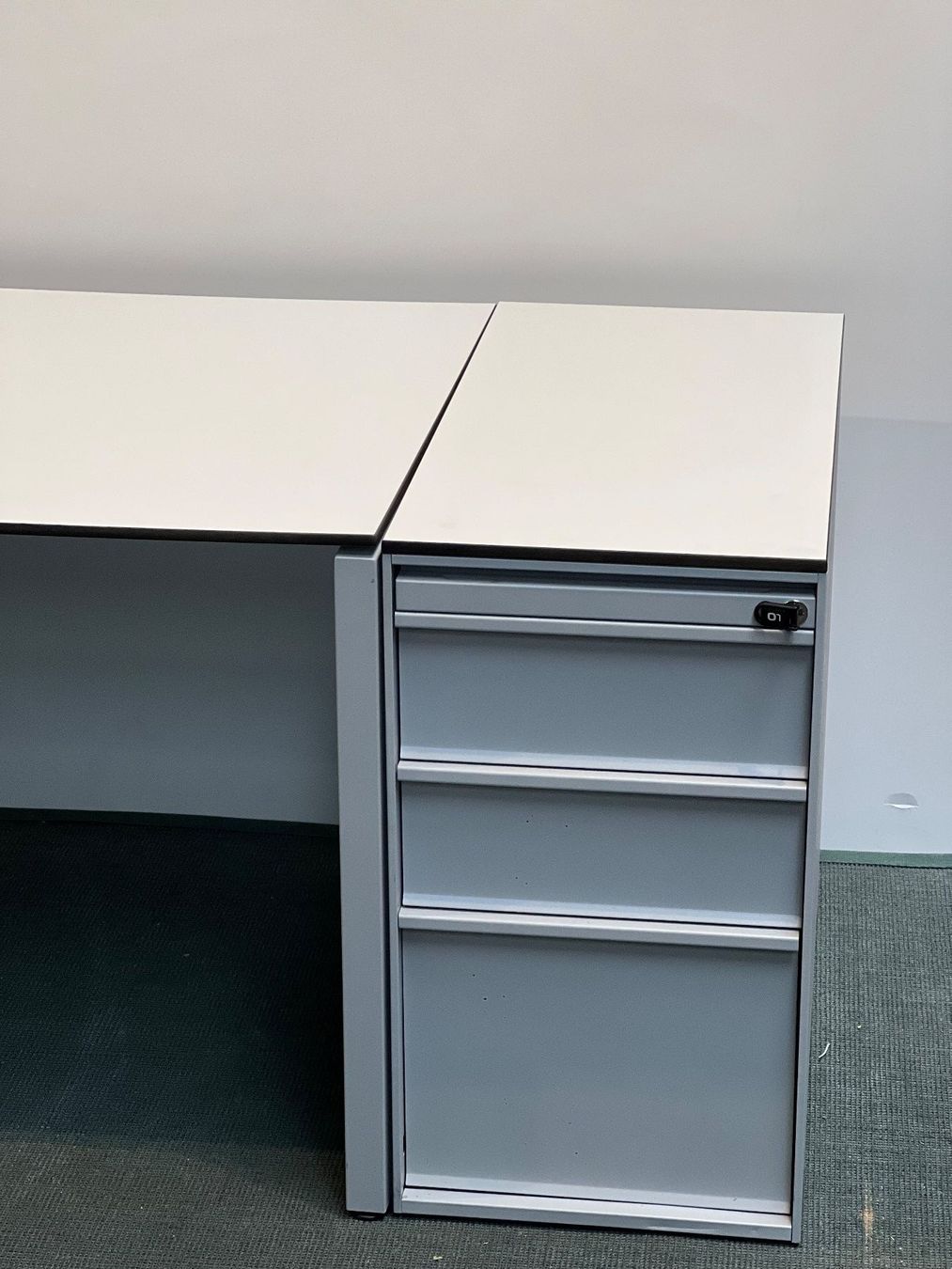 Lista Scrivanie: Arbeitsplatz-Set von Lista Office LO – Usato da Wangen an der Aare venduto da TBYN 1