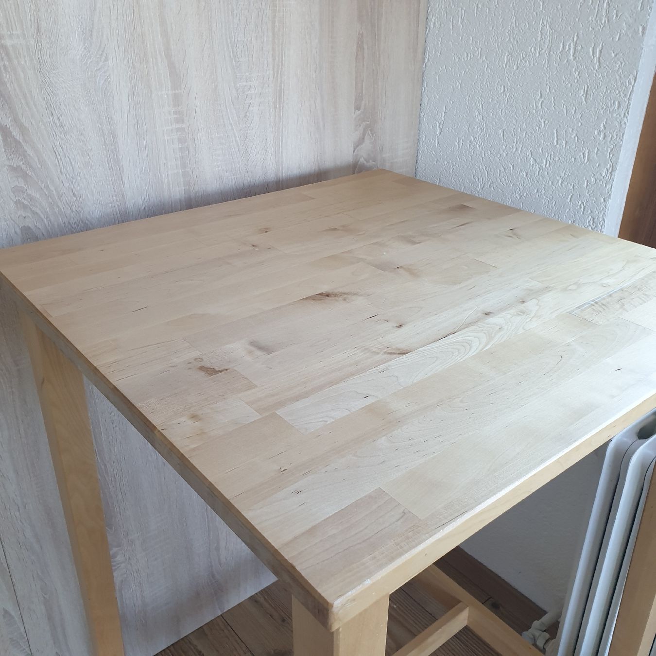 Ikea Set di tavolo e panche: Table haute IKEA Björkudden avec 2x chaises IKEA blanche – Usato da Saxonne (Ayent) venduto da SnowRoof 1