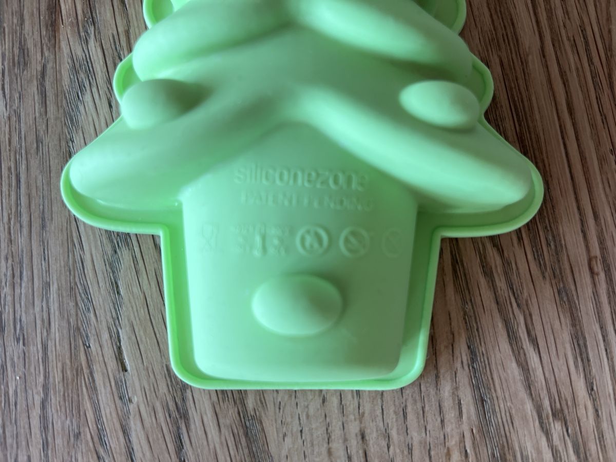 Teglie da forno: Silikon-Backform Tannenbaum grün – Usato da Udligenswil venduto da Lilienfarbe 2
