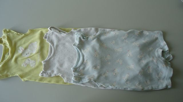 C&A Pigiama & Simili: Baby Strampler 3er Set hellblau/weiss/gelb Gr. 68 – Usato da Ergisch venduto da Haemmerli59