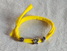 Sommerliches gelbes Armband mit Muschel Anhängern