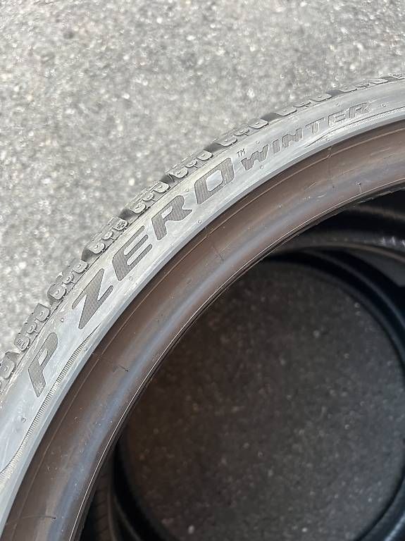 Pneumatici & Ruote complete: 2 x 285/30/22 Pirelli Winterreifen  – Usato da Frasnacht venduto da nobloff 3