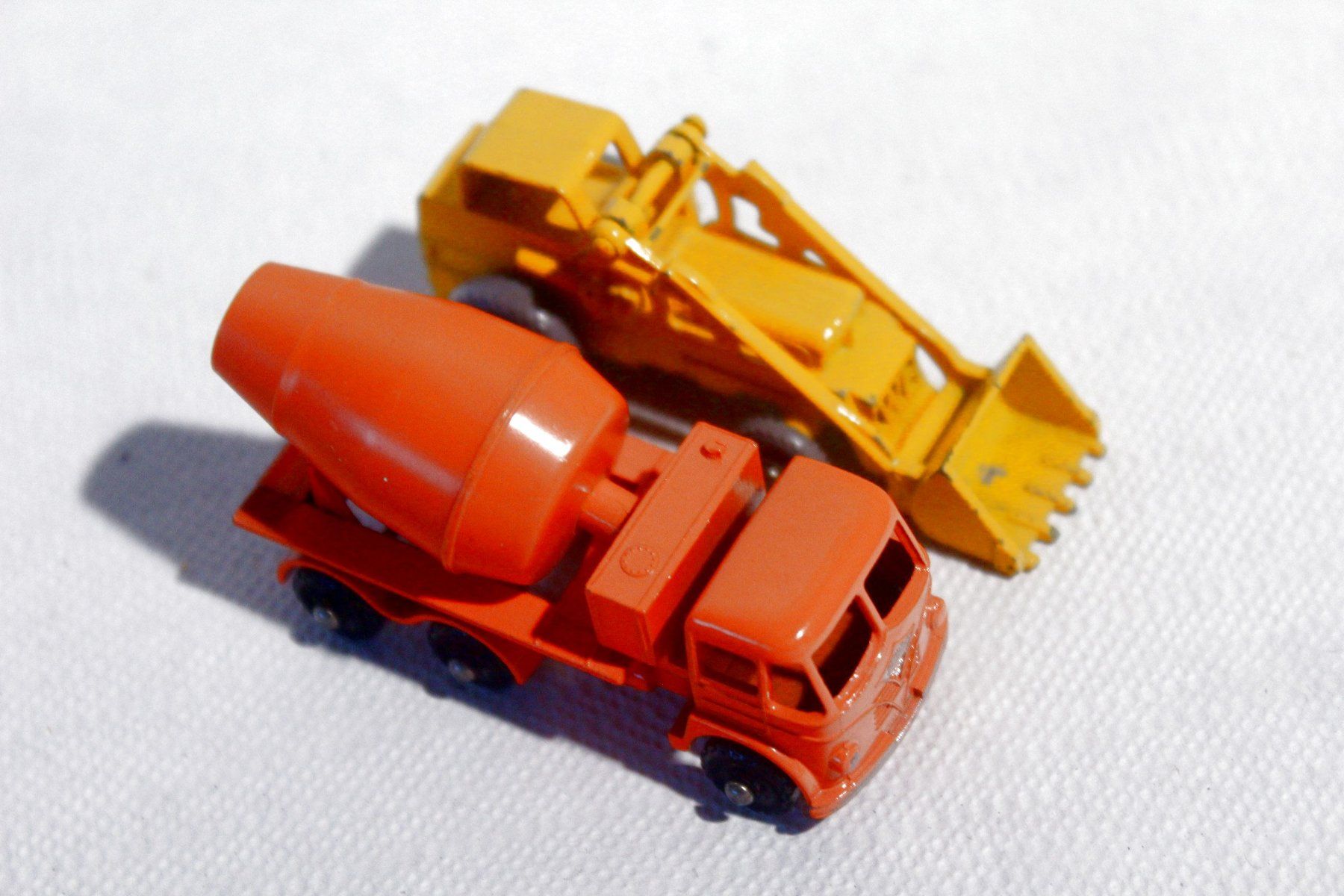 Lesney Spielzeuge: Vitrinen - Modelle: LESNY 24 & 26 - Matchbox - Modelle, – Gebraucht aus Bern von kultiges 6
