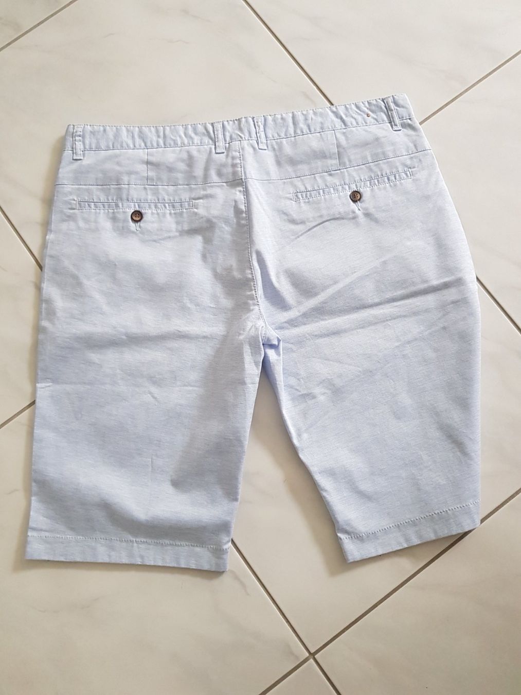 Pantaloni: Tolle Herren Shorts – Usato da Stansstad venduto da leoni66 1