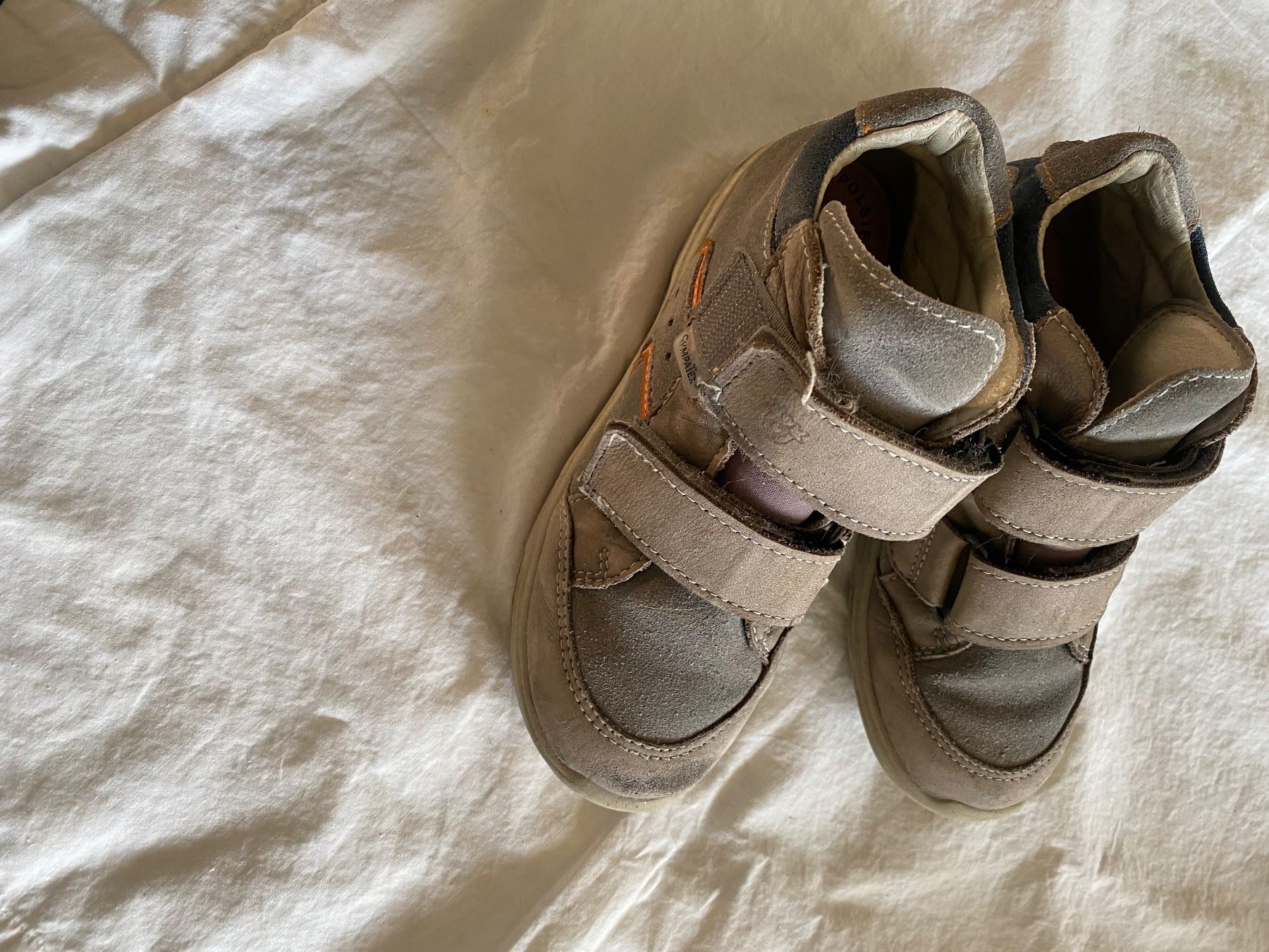Scarpe per ragazzi: Kinderschuhe Grösse 28 mit Klettverschluss – Usato da Allenwinden venduto da Obalu