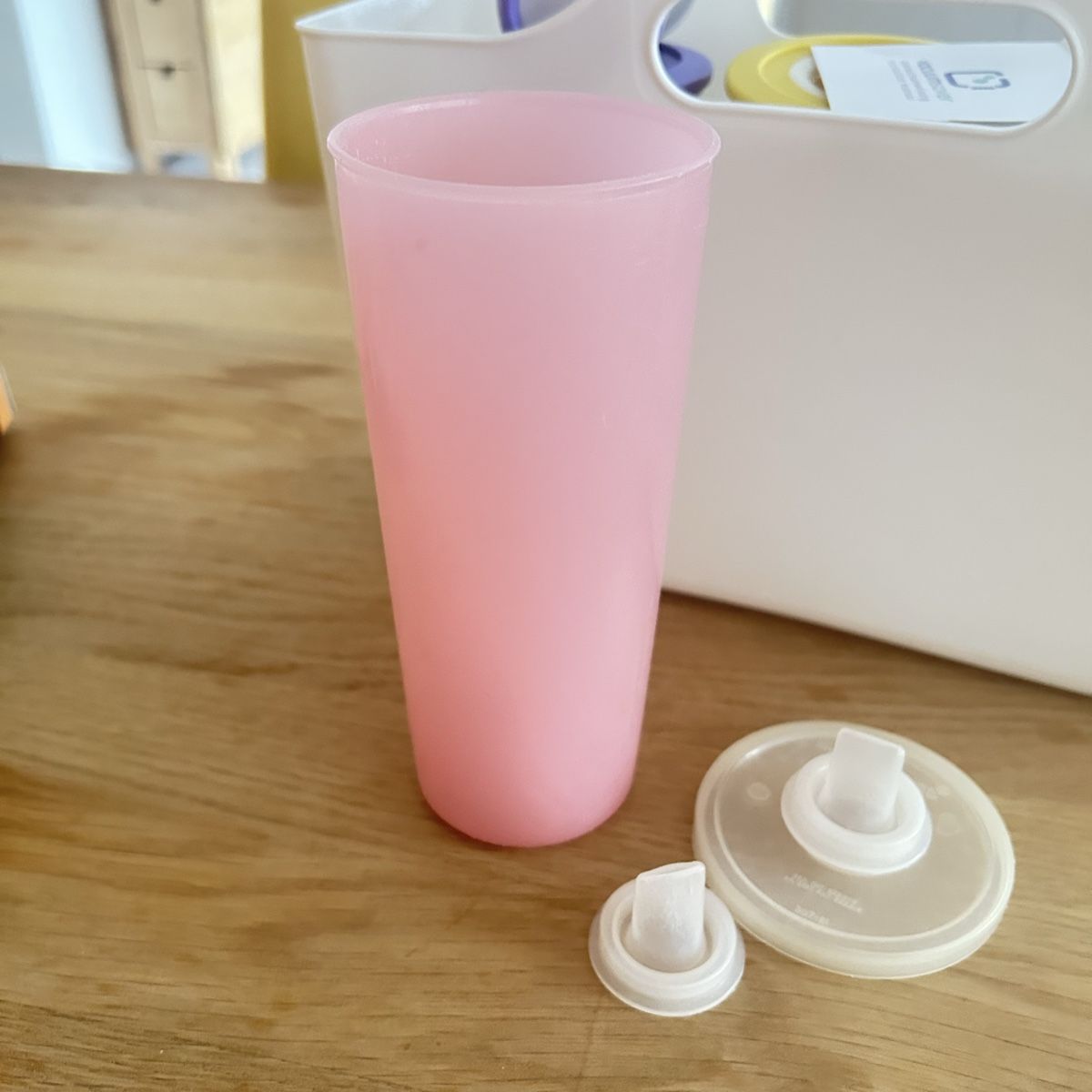 Tupperware Recipients et similaires: Tupperware Trinkbecher mit Deckel  Vintige – D'occasion à Oberrüti par SussiundStrolch