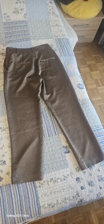 Pantalon Guess taille M couleur bronze, élégant & stylé