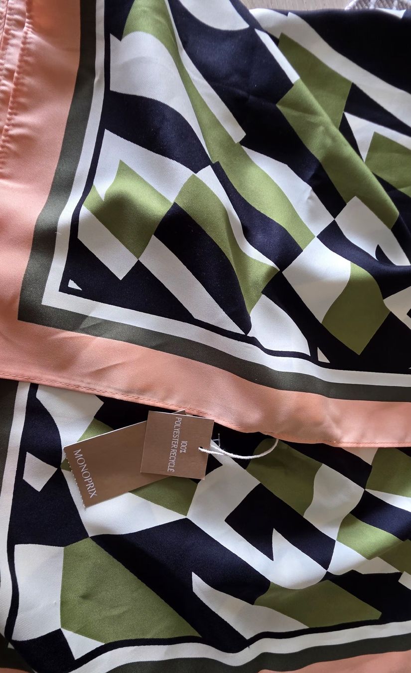 Foulard & Sciarpe: Foulard  – Nuovo e nell'imballaggio originale da Pully venduto da fat_9y8g 1