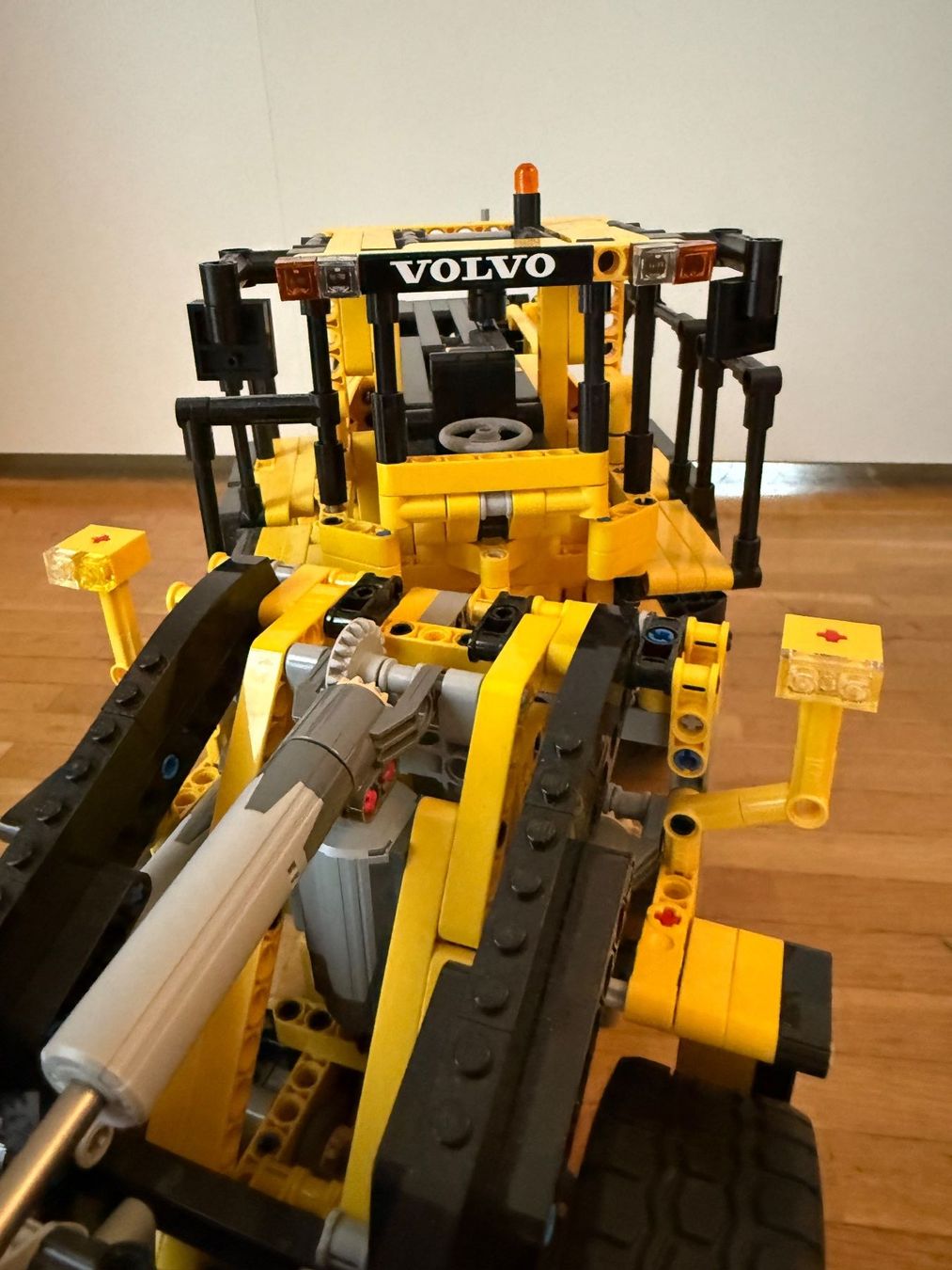 Lego Spielzeuge: Lego Technic 42030 Volvo Radlader – Gebraucht aus Zug von marcosonlineshop 7