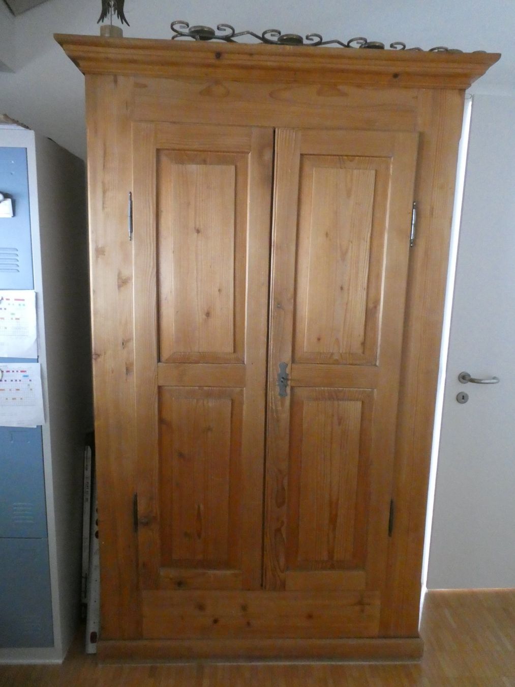 Schränke: Antiker Bauernschrank – Gebraucht aus Hergiswil LU von orjjo