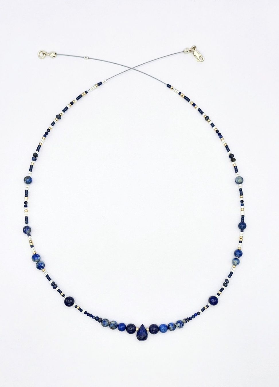Ketten: Blauer Schimmer - Halskette mit Lapislazuli (21 cm) – Neu und originalverpackt aus Basel von PachaWool