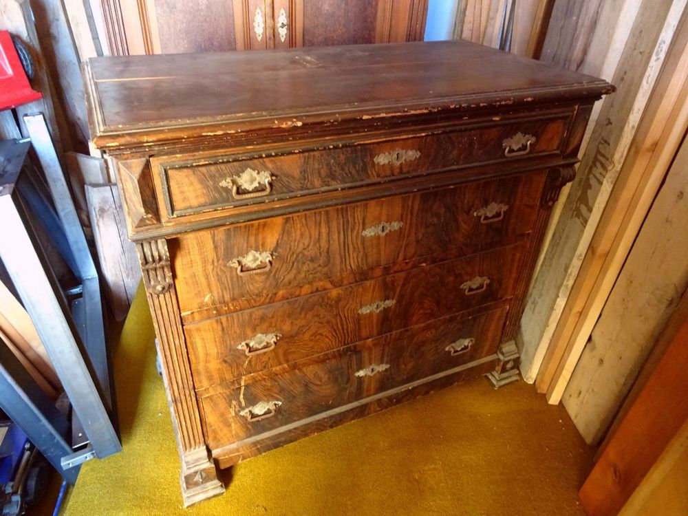 Antike Kommode, restaurationsbedürftig, um 1920 (Gebraucht) in Ins für ...