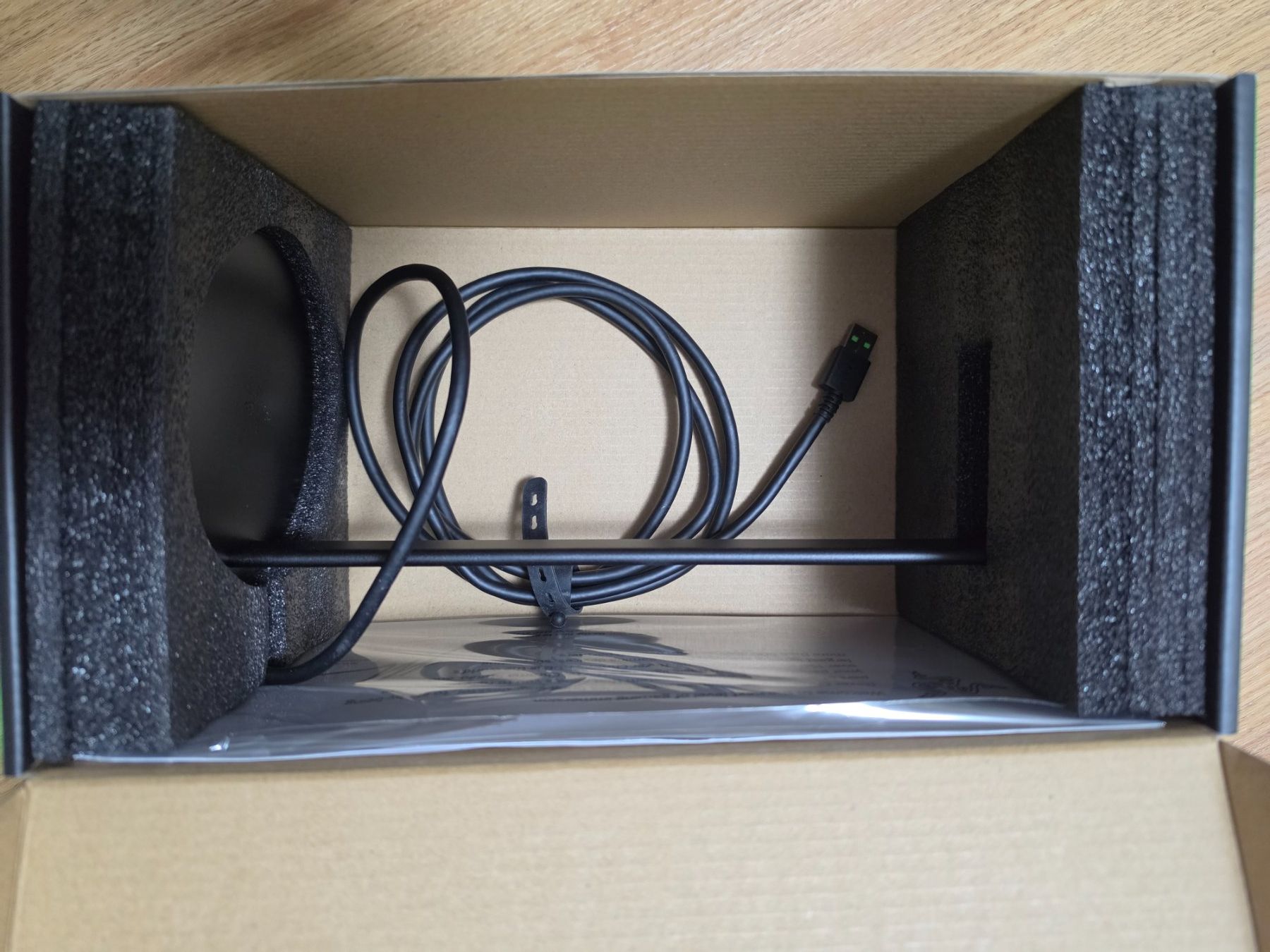 Razer Autres décorations & accessoires: Razer Base Station V2 Chroma – Neuf avec emballage d'origine à Frick par Ank85 4