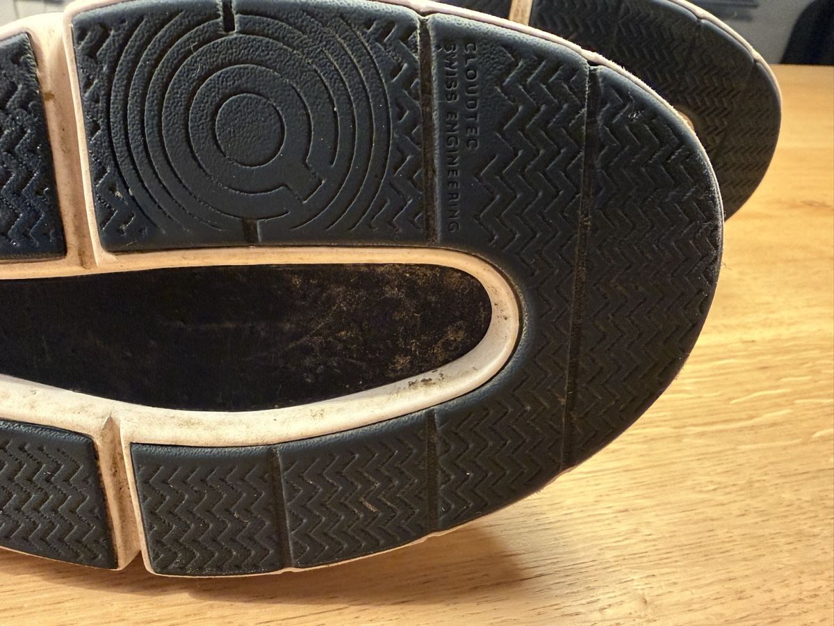 On Herrenschuhe: ON Sneaker THE ROGER EU 47.5 – Gebraucht aus Jonen von Investor2 4