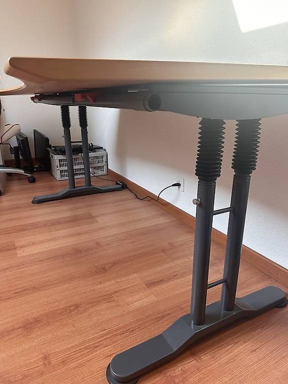 Scrivanie: Bürotisch manuell höhenverstellbar – Usato da Zizers venduto da mjbre21 2