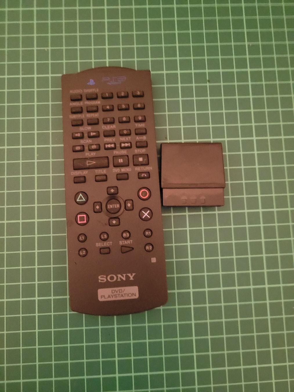 Sony Telecomandi: Sony DVD/PlayStation Remote Controller - Vintage Gem! – Usato da Meyrin venduto da Retro-GZ