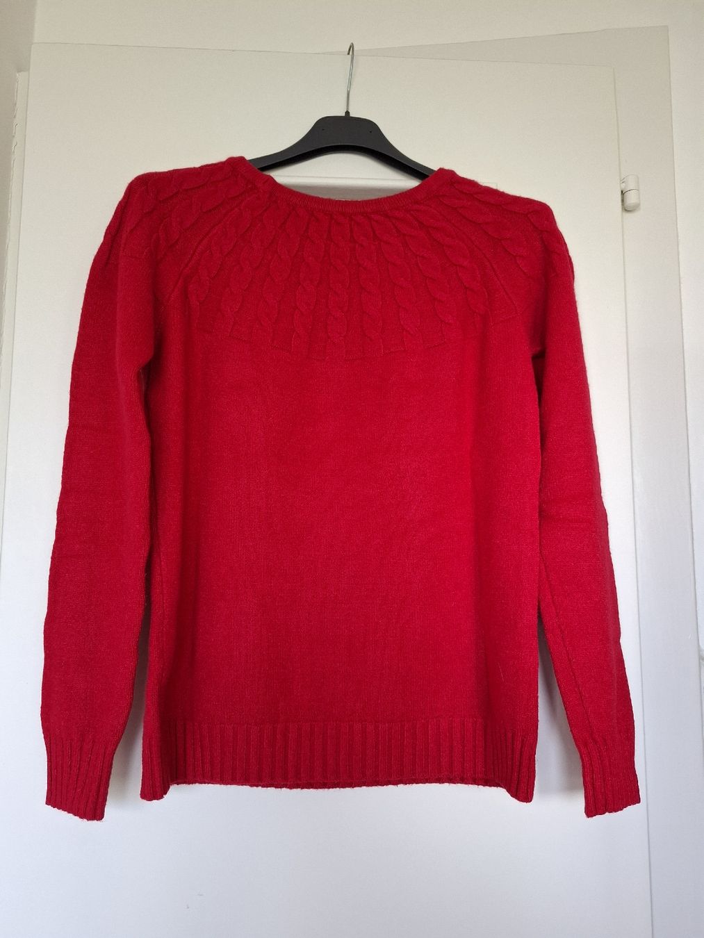 Pulls & Sweat-shirts: Pull rouge Vintage – Neuf (Voir description) à La Tour-de-Peilz par Marin_nette