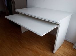 Schreibtisch // Bureau // Desk