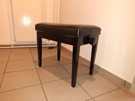 Schwarzer Klavierhocker, höhenverstellbar, Top Zustand!