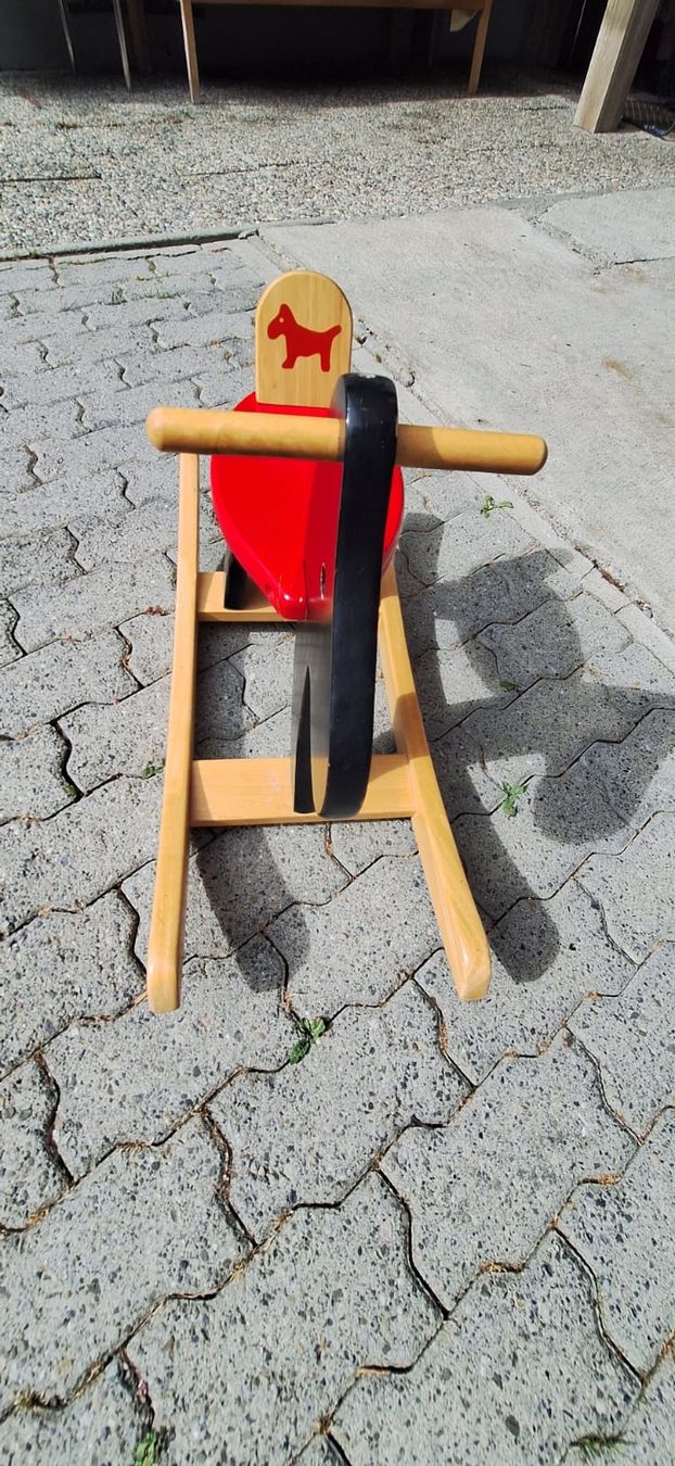 Altre altalene da giardino: Schaukelpferd Holz rot schwarz – Usato da Balsthal venduto da Leila_Luna 1