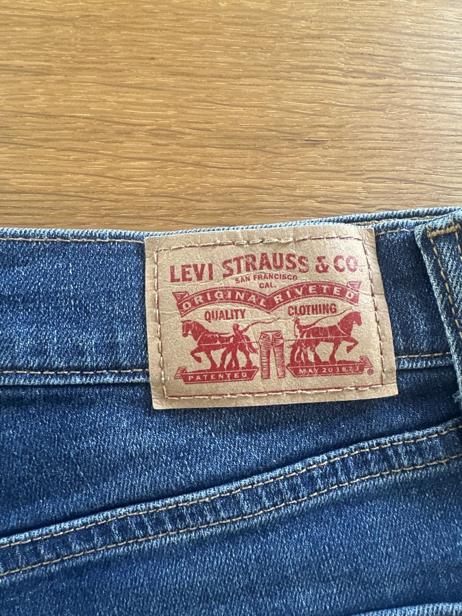 Levi's Jeans: Levis Jeansshorts in Dunkelblau – Gebraucht aus Wettswil von ann_cdf7 2