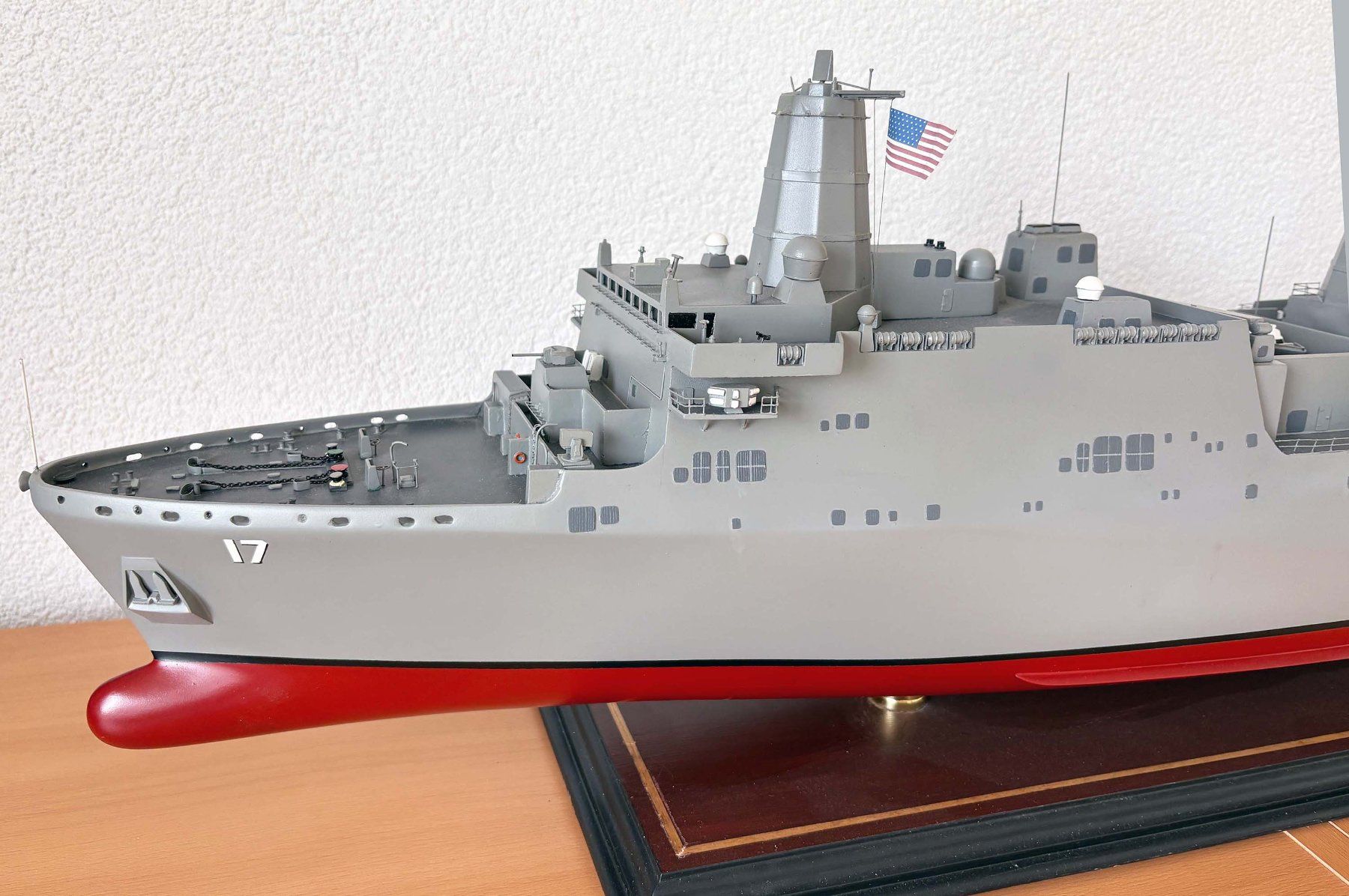 Kit di modellismo & Modellini statici: Schiffsmodell der USS San Antonio (1/200) – Usato da Frick venduto da TOMAPO 6