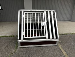 Hundebox mit Notausstieg