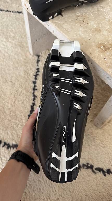 Herrenschuhe: Atomic Langlaufschuhe Grösse 37 1/3 – Gebraucht aus Zürich von Joanne1234 1