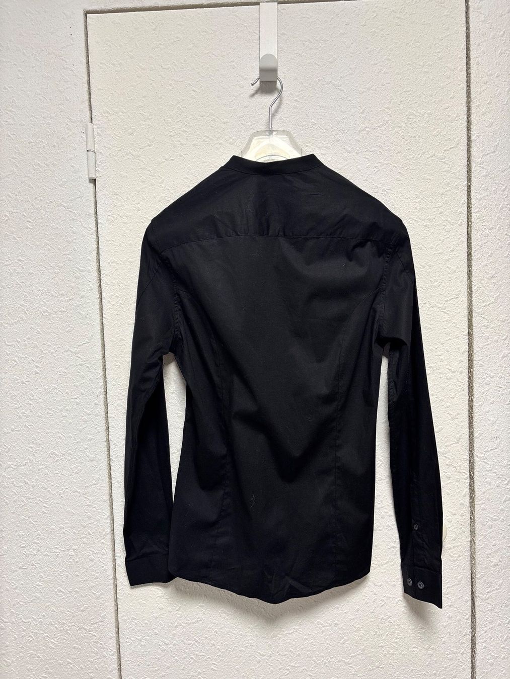 Asos Chemises: 2x Asos Hemd weiss und schwarz – D'occasion à Bottmingen par ana_5hrv 2