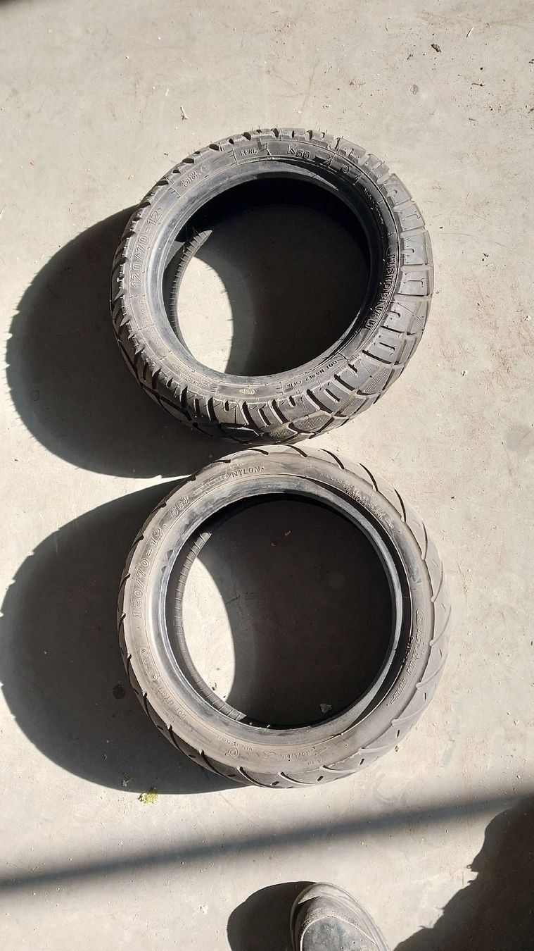 Pneumatici & Ruote complete: Zwei Roller Pneu 120/70 - 12 – Usato da Altishausen venduto da Grueematt