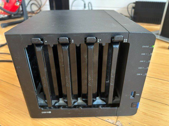 Synology Serveurs: Synology NAS DS916+ – D'occasion à Jona par cilang 1