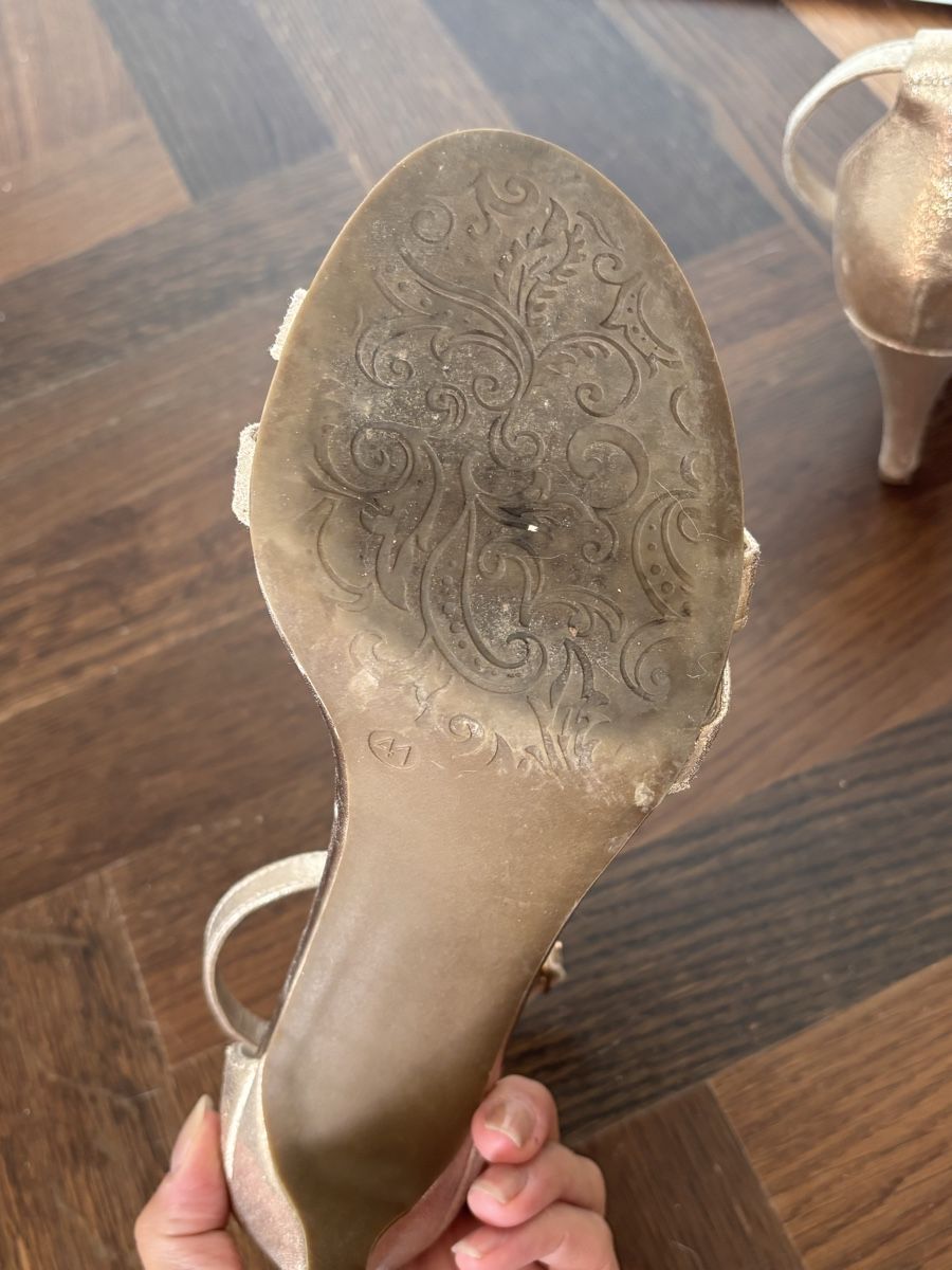 Scarpe da donna: ✨ Gold sandals, practically new! – Usato da Zürich venduto da gia_h8kg 3