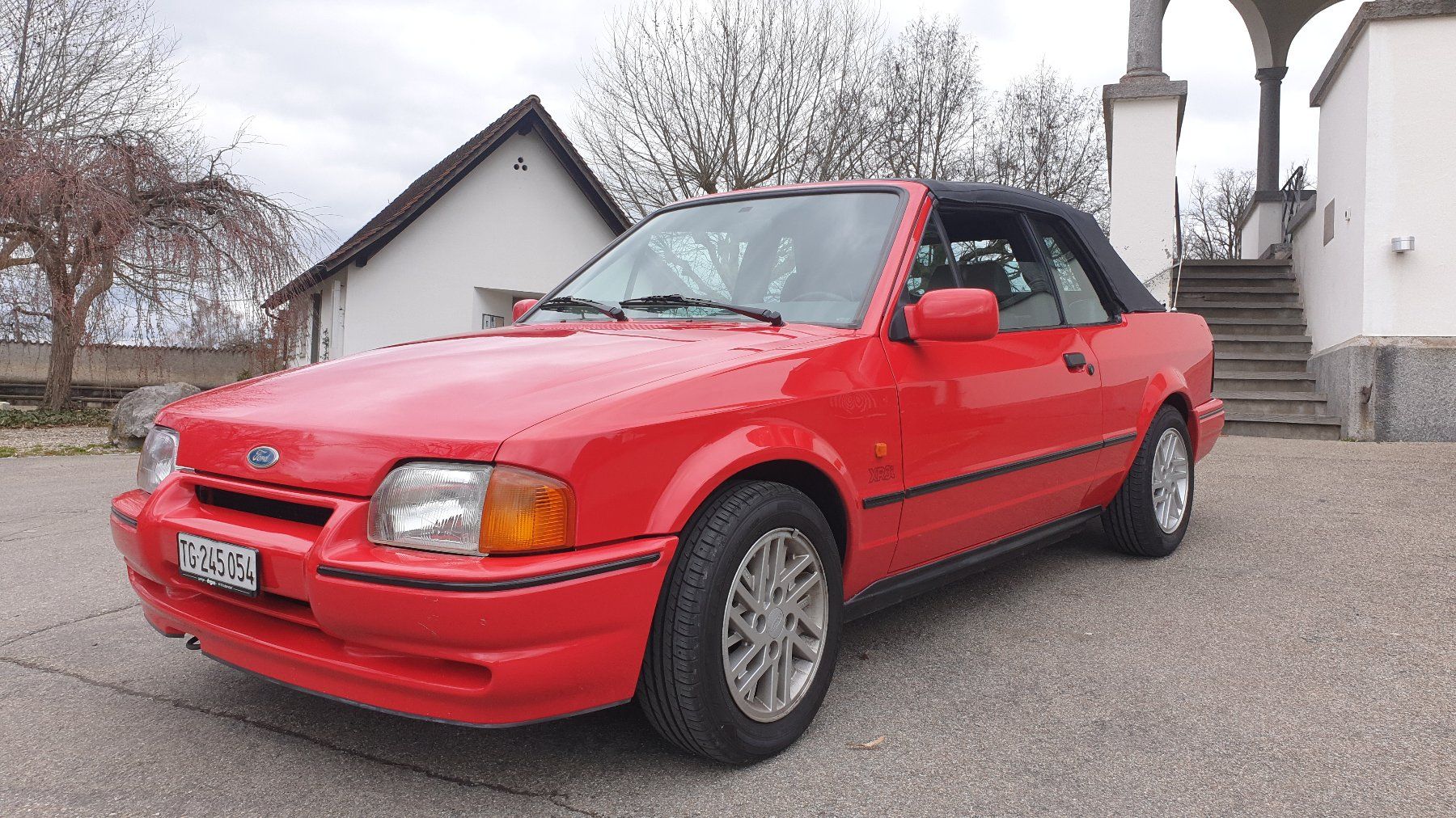 Ford Automobili: Ford Escort XR3i Cabrio – Usato da Wil SG venduto da Shelbys
