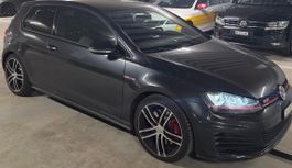 VW Golf GTI Performance dunkelgrau 