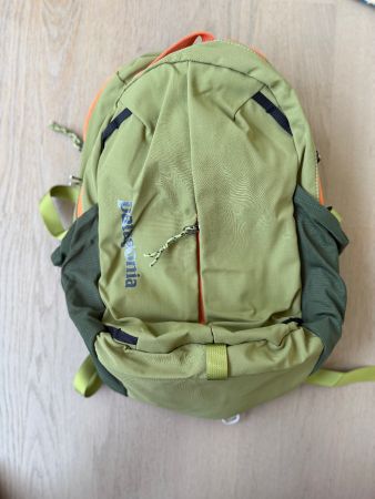 neuer Patagonia Rucksack Olivgrün