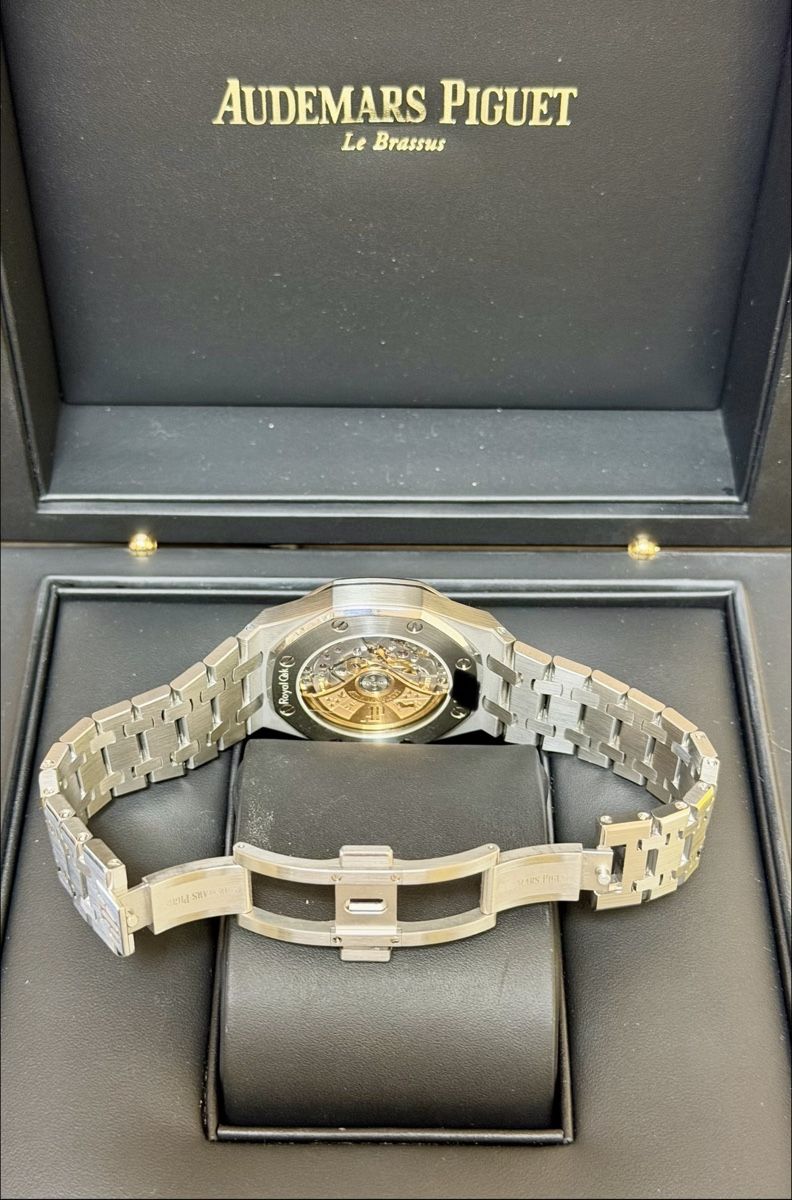 Audemars Piguet Orologi: Audemars Piguet Royal Oak 37mm Diamonds – Usato da Zürich venduto da WATCHROOM 6