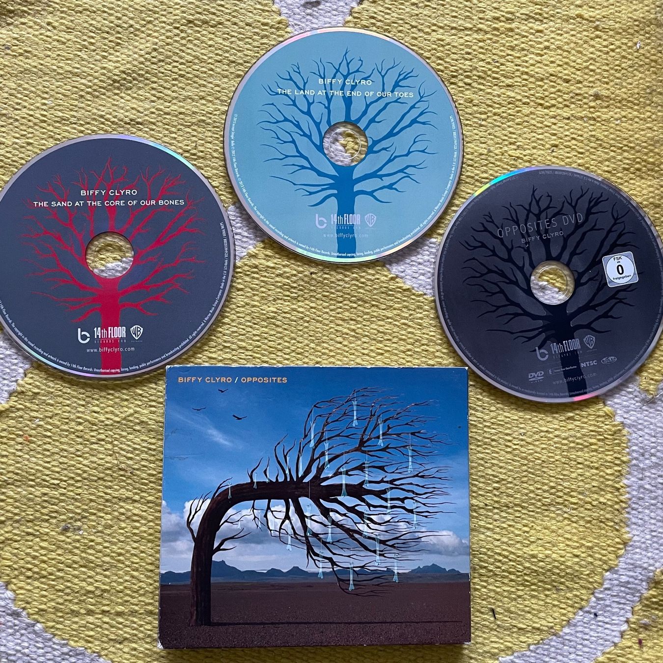 CD: BYFFY CLYRO-2CD+DVD OPPOSITES (DIGIPACK) – Usato da Rorschacherberg venduto da CD-Roli