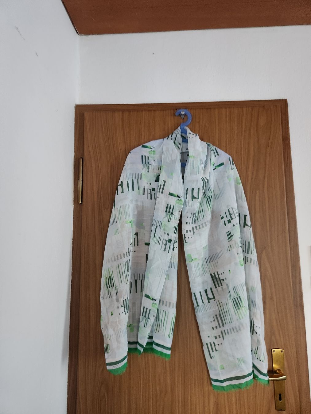 Marc Cain Foulards & écharpes: Écharpe Marccain imprimée blanc et vert occasion  – D'occasion à Niedergösgen par Eva2410