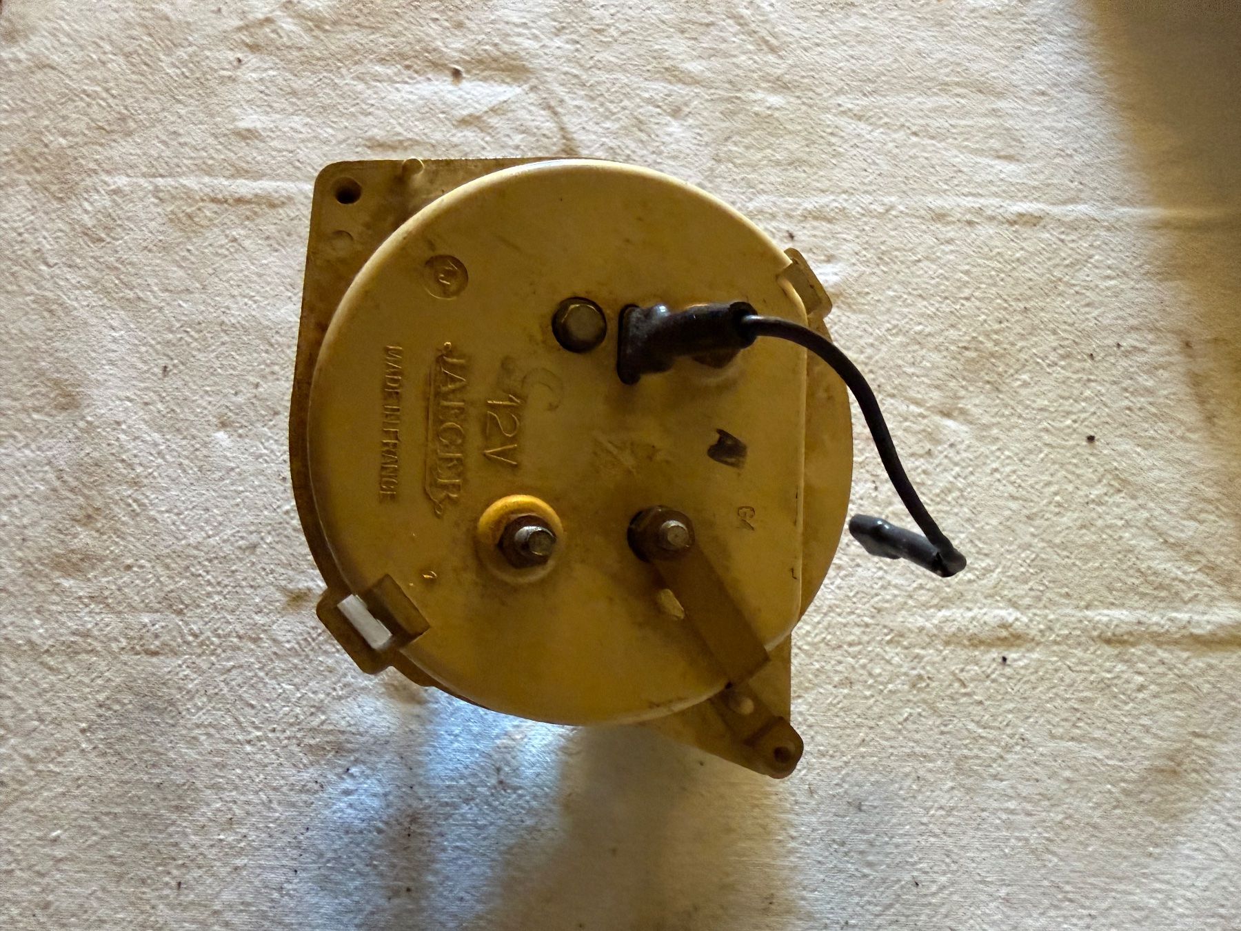 Tutti pezzi di ricambio auto: Jaeger Uhr 12V Oldtimer gebrauchte Zustand – Usato da Luzern venduto da Billige_Sache 2