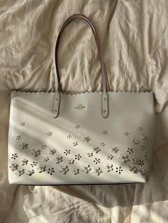 Coach Tote Bag Ivory, Scalloped Edges, Flowers! (52)